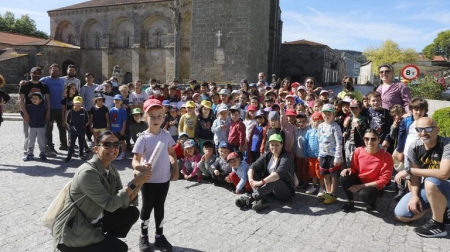 Los escolares de Ambía recogieron el testigo de la Vía da Prata de Voz Natura